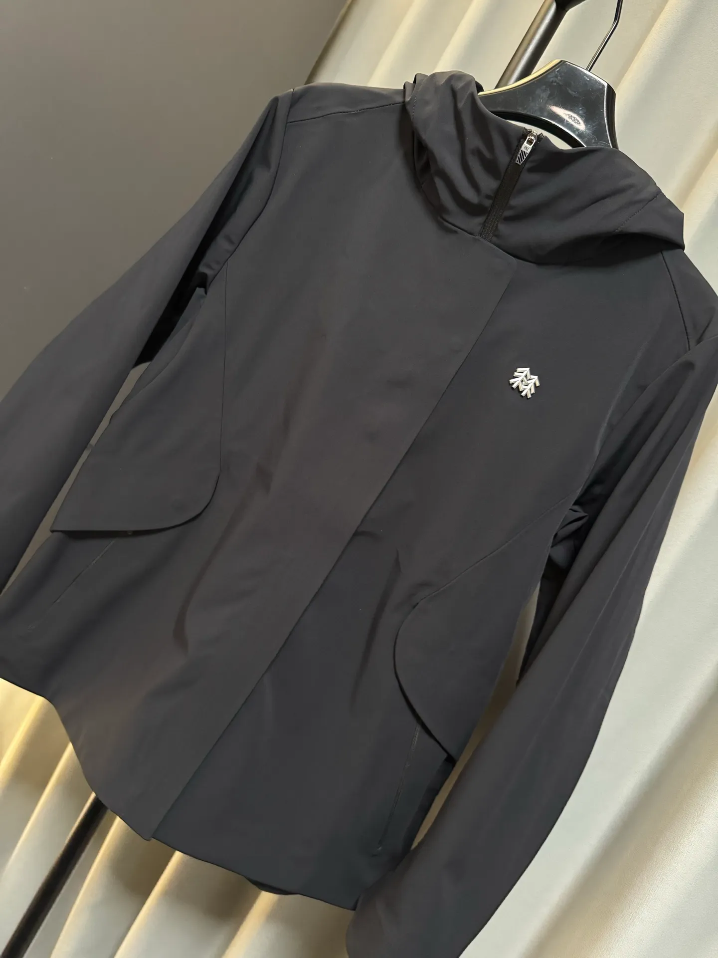 [Premium Replica] KOLON SPORT/Kolon 26Fw Autumn and Winter New Arrival Outdoor Soft Shell Jacket Women's Breathable Waterproof Windproof 3L TECHSHELL Soft Shell Magnetic Hooded Jacket (Black) Size: s/m/l/xl/xxl